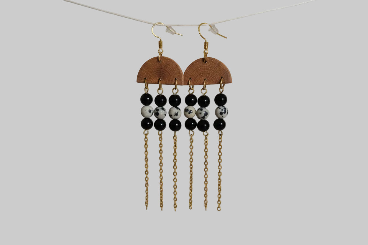 💫 50 € Hängeohrringe aus der Buche mit Edelsteinperlen aus schwarzem Onyx und beige-schwarzem Dalmatinerjaspis 🌙 Leichtigkeit 🌙 Optimismus 🌙 Selbstbewusstsein 🌙 Abgrenzung 🌙 Durchsetzungskraft 🌙 Selbstbestimmung - Einzelstück