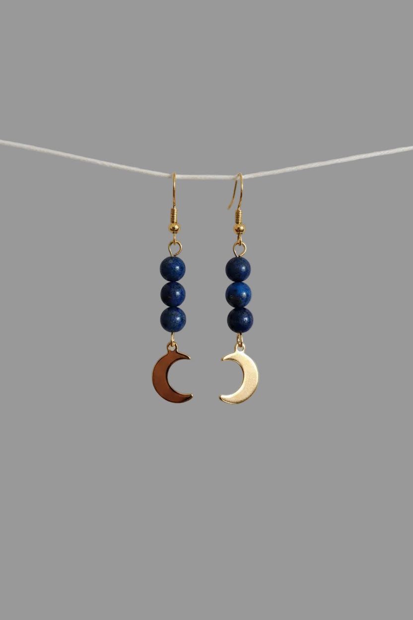 💫 32 € Energetische Ohrringe mit dunkelblauen Lapislazuliedelsteinperlen und schimmernden, goldenen Mondanhänger 🌙 Achtsamkeit 🌙 Authentizität 🌙 Selbstvertrauen
