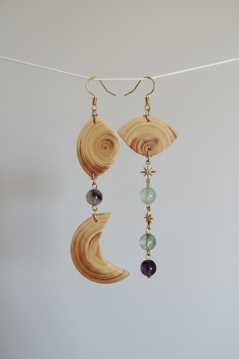 💫 45 € lange Ohrhänger aus der Kiefer mit Halbmond, Fluoritedelsteinperlen und goldenen Sternen ✨ Neuanfang ✨ Leichtigkeit ✨ Unabhängigkeit ✨ Konzentration ✨ Lernen - Einzelstück