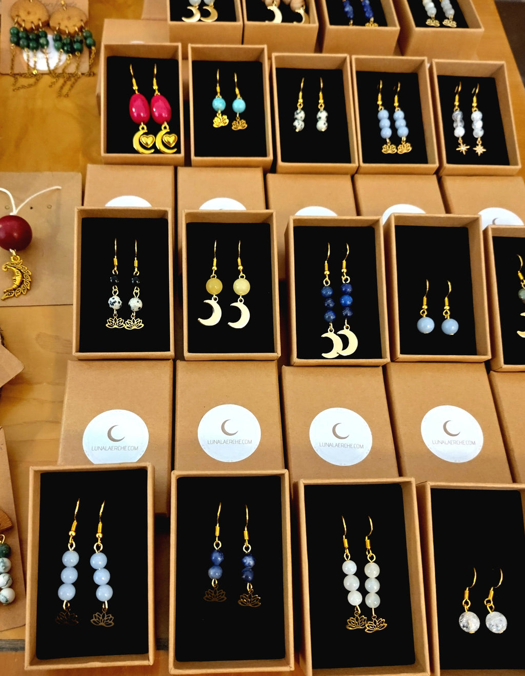 💫 32 € Energetische Ohrringe mit dunkelblauen Lapislazuliedelsteinperlen und schimmernden, goldenen Mondanhänger 🌙 Achtsamkeit 🌙 Authentizität 🌙 Selbstvertrauen