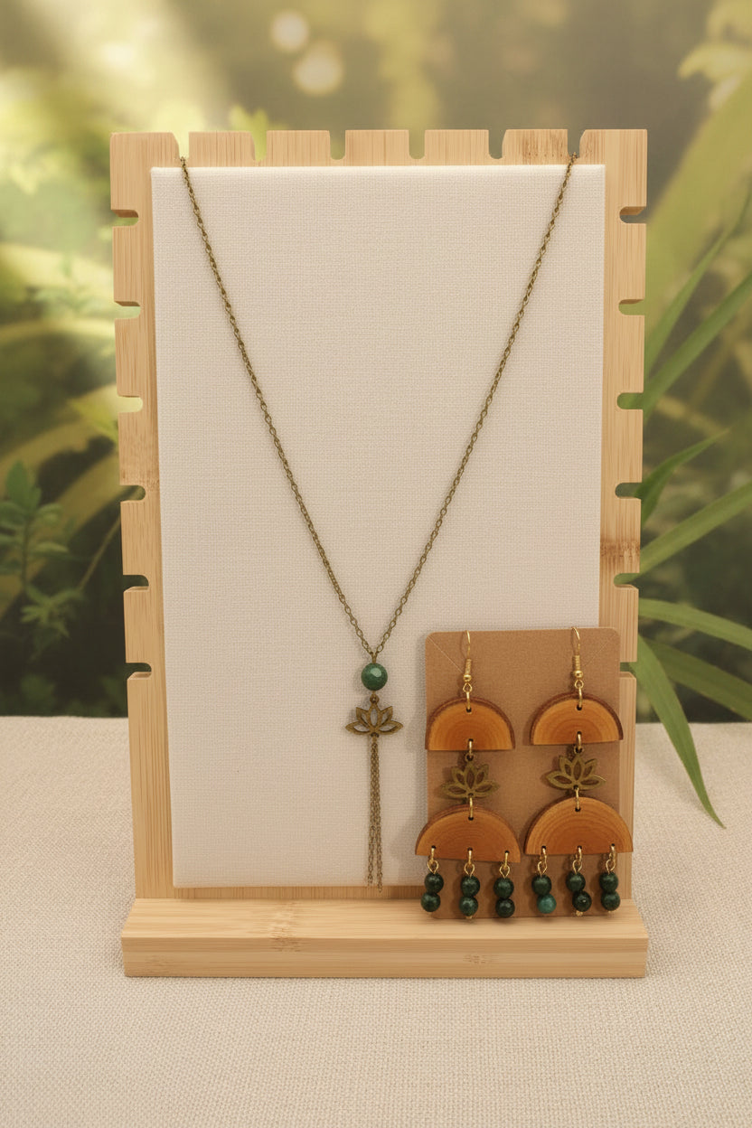 💫 52 € Schmuckset bestehend aus einer goldenen Lotusblütenkette mit dunkelgrüner Jade-Edelsteinperle und passenden Ohrhänger aus Kirschholz mit goldenen Lotusblüten und Jade-Edelsteinperlen 🌙 Stabilität 🌙 Sicherheit 🌙 Geborgenheit - Einzelstück