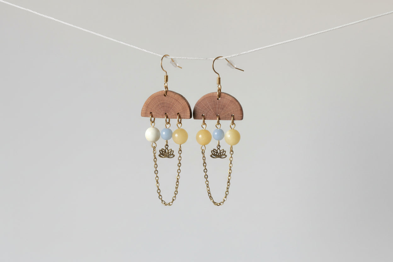 💫 40 € Wunderschöne Ohrhänger aus halbierten Buchenholzscheiben mit Edelsteinperlen aus Calcit und Angelit + goldenen Kettenanhänger + goldenen Lotusblüten 🌙 Selbstvertrauen 🌙 Reize mildern 🌙 Loslassen 🌙innere Ruhe