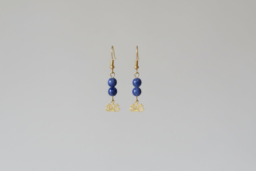💫 26 € Edelsteinohrringe mit dunkelblauen Sodalithperlen und goldenen Lotusblüten 🌙 Selbstvertrauen 🌙 persönliches Wachstum